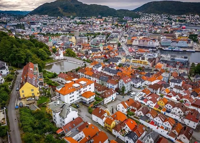 Leilighet I Bergens Vakreste Gate - Nydelig Utsikt Over Innseilingen Til Bergen!