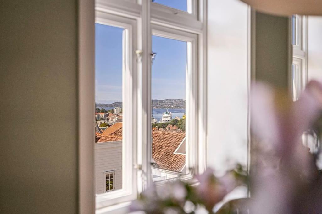 Appartement I Bergens Vakreste Gate - Nydelig Utsikt Over Innseilingen Til Bergen!
