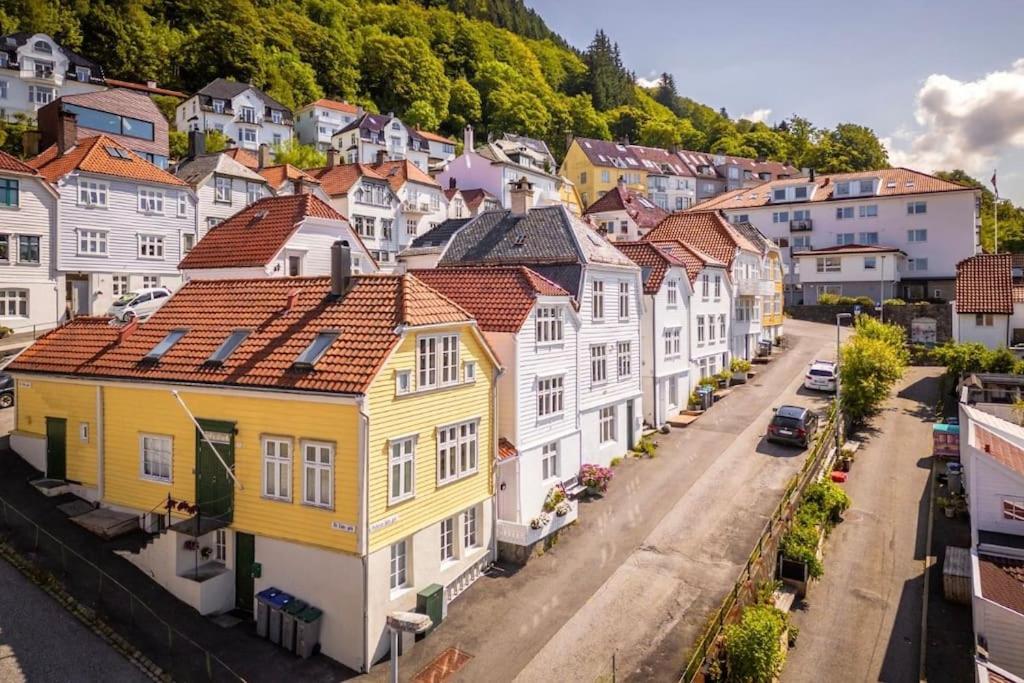 I Bergens Vakreste Gate - Nydelig Utsikt Over Innseilingen Til Bergen! Appartement *