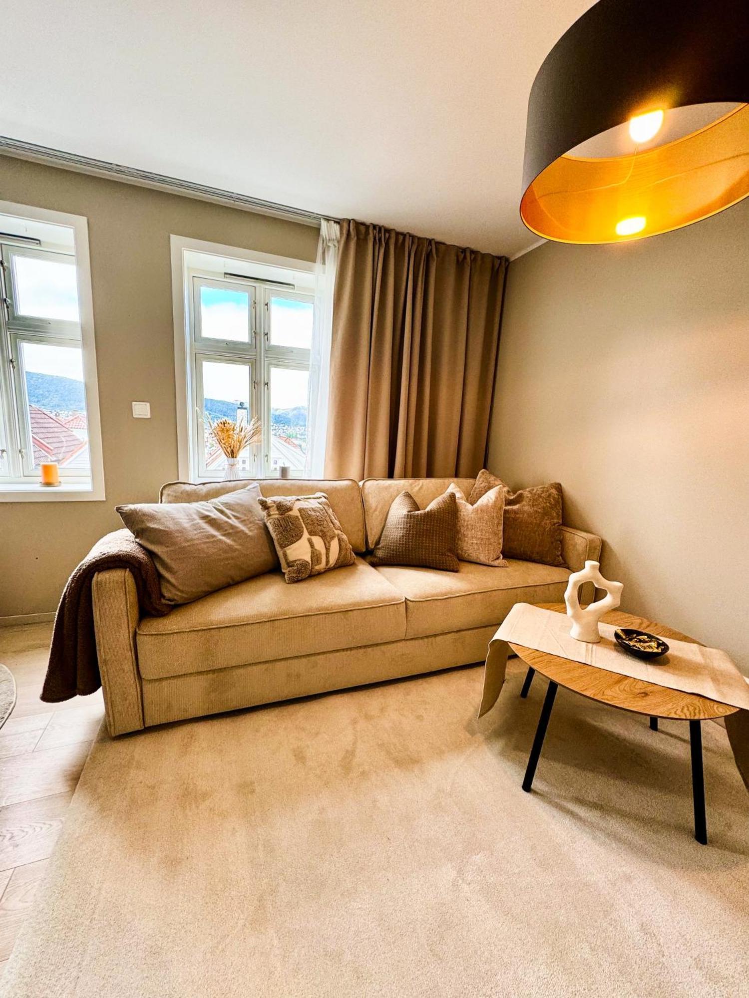 Appartement I Bergens Vakreste Gate - Nydelig Utsikt Over Innseilingen Til Bergen!