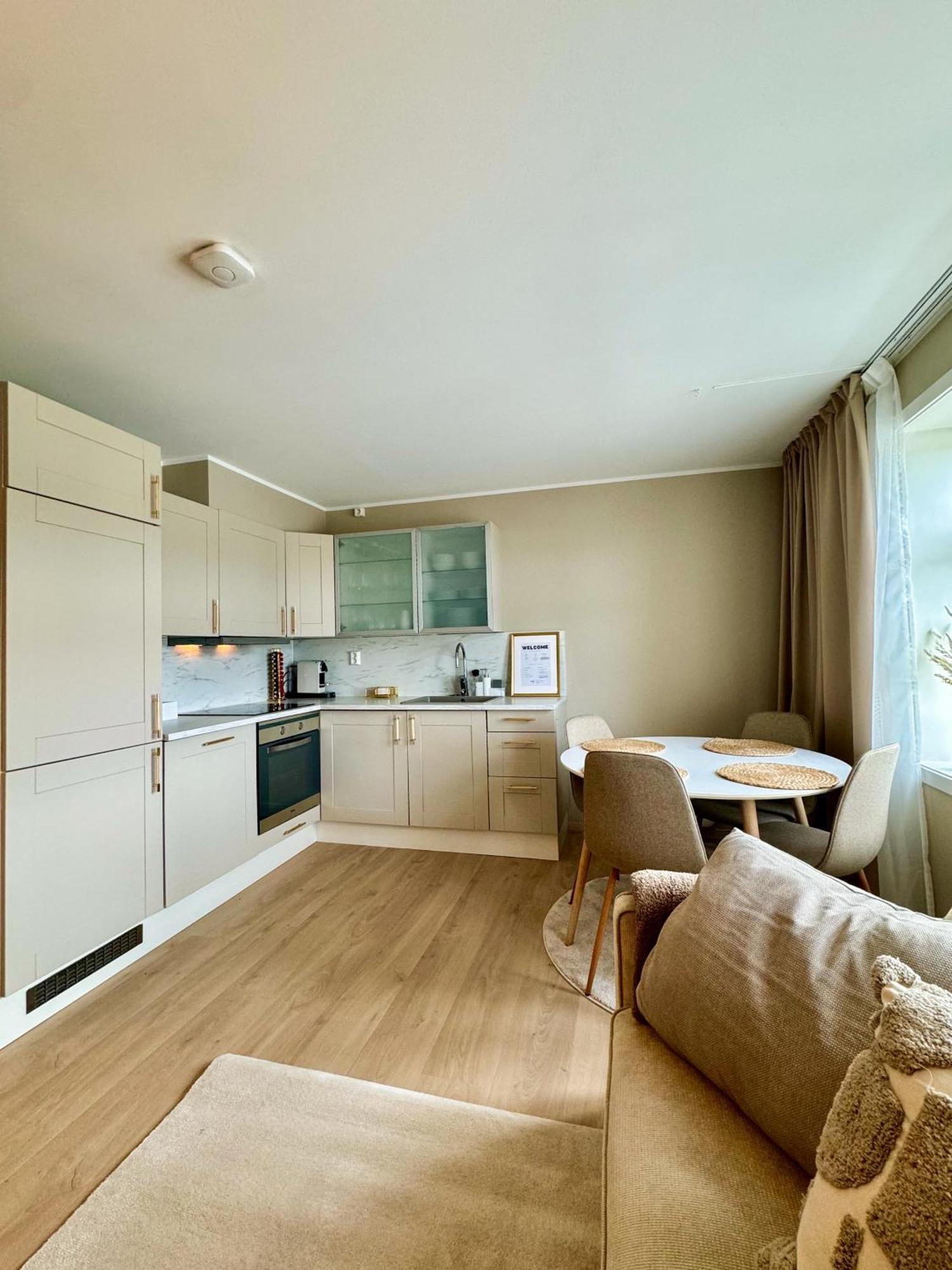 I Bergens Vakreste Gate - Nydelig Utsikt Over Innseilingen Til Bergen! Appartement