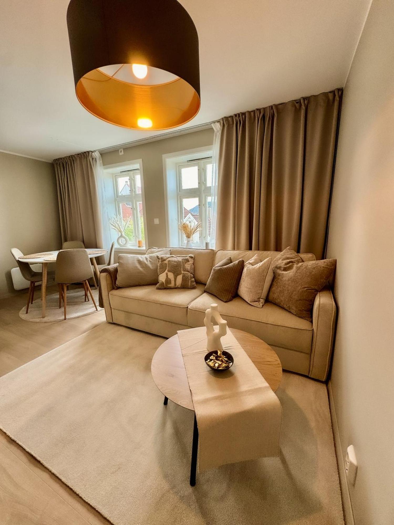Appartement I Bergens Vakreste Gate - Nydelig Utsikt Over Innseilingen Til Bergen! *